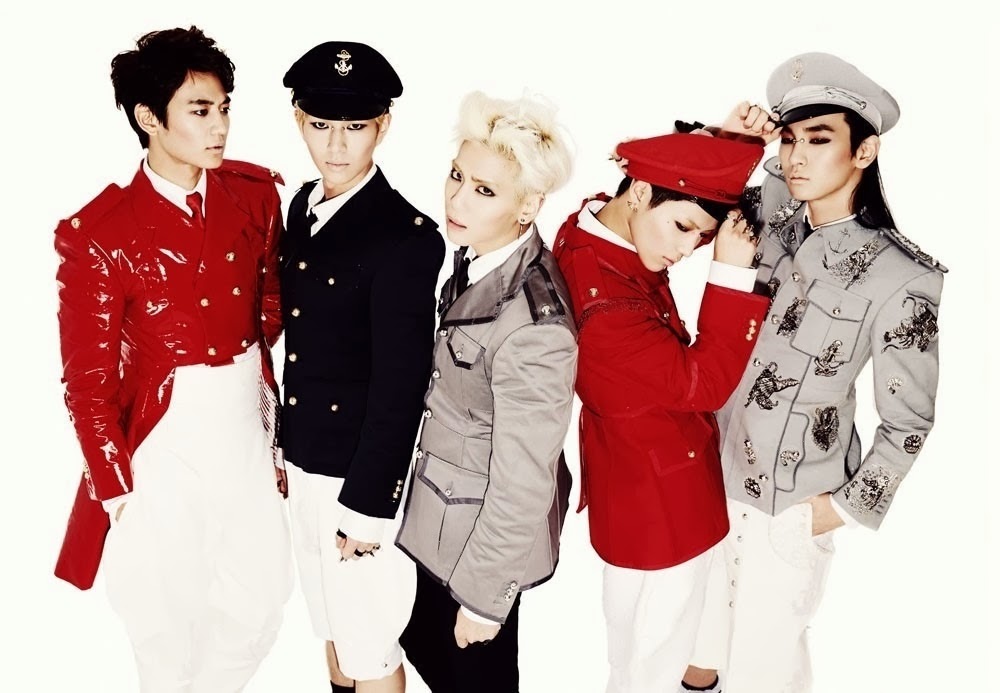 SHINee members posed for the everybody concept photo with the black hats